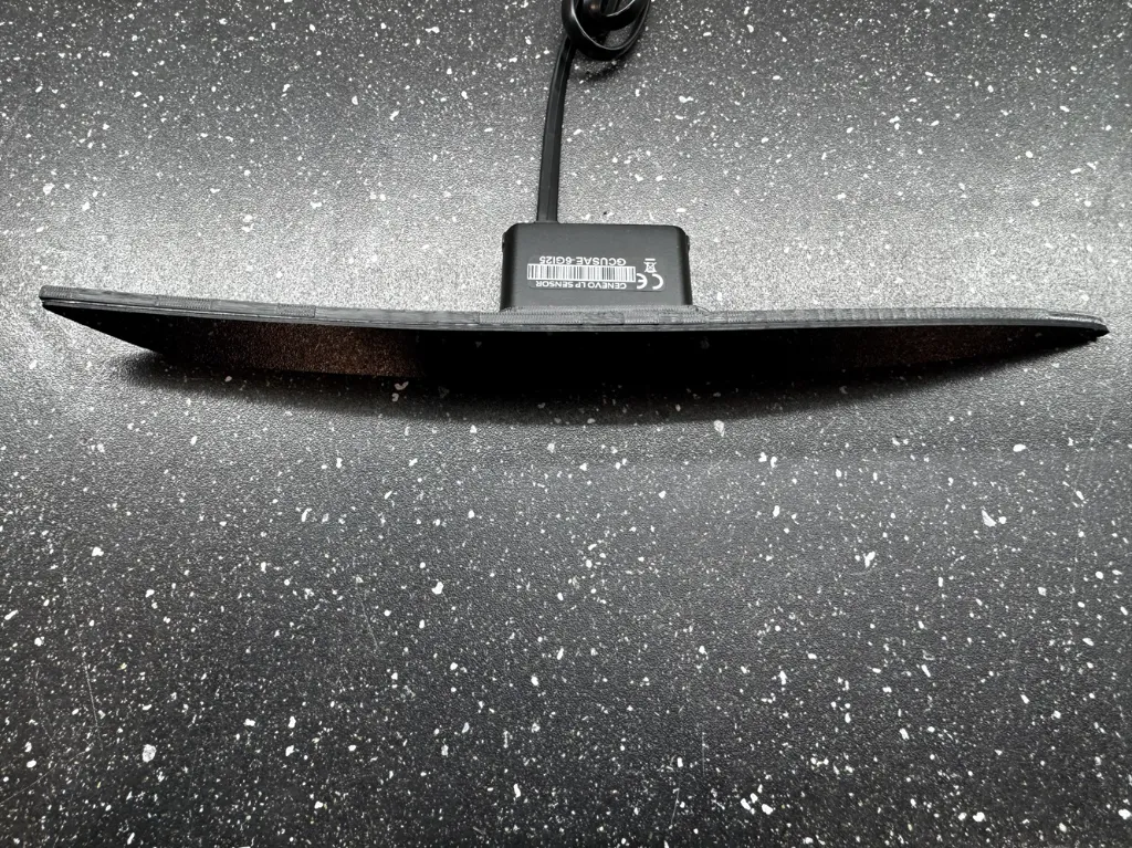 tesla_rear_reflector_mount_2.webp