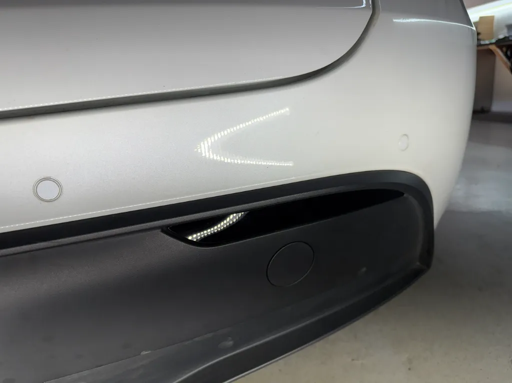 tesla_rear_reflector_mount_3.webp