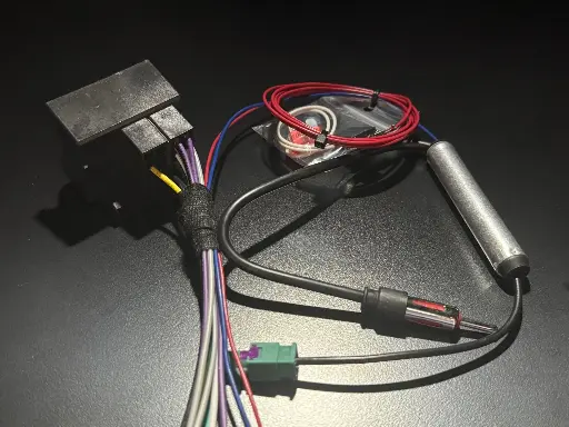 [907ANT] OEM AM/FM Antenna Adapter for W907 Sprinter